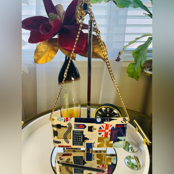 Harrods decor vinyl wallet slim fold, snap close, zip/open pockets London scenes - Picture 8 of 8